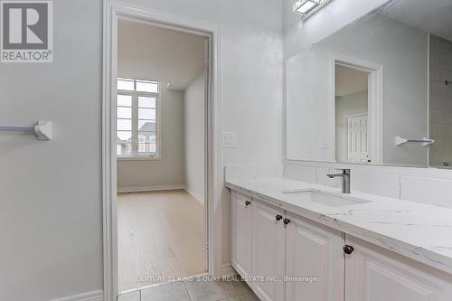 10 John Weddell Avenue, East Gwillimbury, ON - Indoor Photo Showing Bathroom