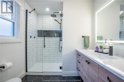 20 Henry O'Way, Chatham, ON - Indoor Photo Showing Bathroom