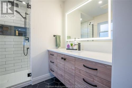 20 Henry O'Way, Chatham, ON - Indoor Photo Showing Bathroom