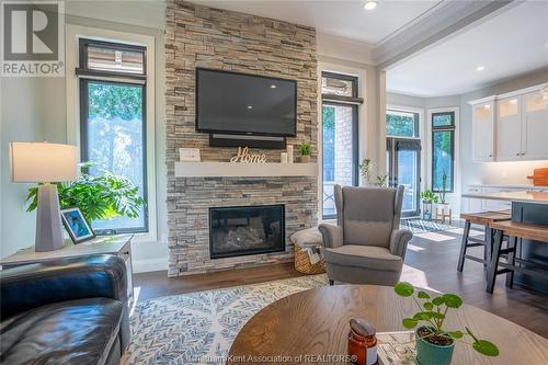 20 Henry O'Way, Chatham, ON - Indoor Photo Showing Living Room With Fireplace