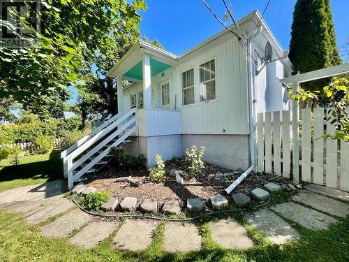 434 9Th  N Avenue, Creston, BC - Outdoor