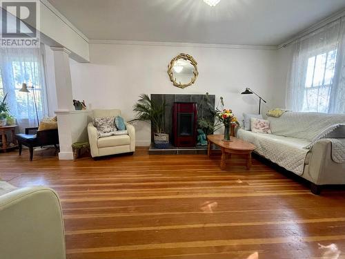 434 9Th  N Avenue, Creston, BC - Indoor Photo Showing Living Room