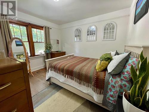 434 9Th  N Avenue, Creston, BC - Indoor Photo Showing Bedroom