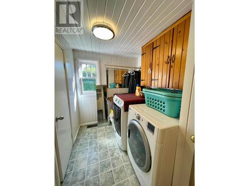 434 9Th  N Avenue, Creston, BC - Indoor Photo Showing Laundry Room