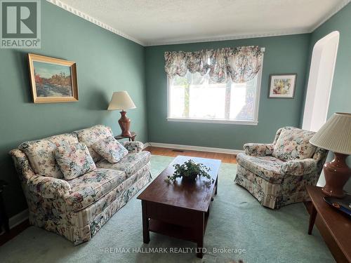 26 Edgecroft Road, Toronto, ON - Indoor Photo Showing Living Room