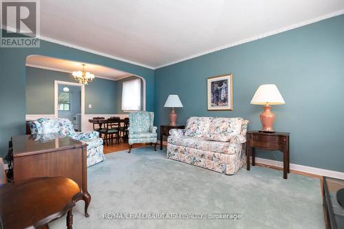 26 Edgecroft Road, Toronto (Stonegate-Queensway), ON - Indoor Photo Showing Bedroom