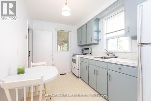 26 Edgecroft Road, Toronto, ON - Indoor Photo Showing Kitchen