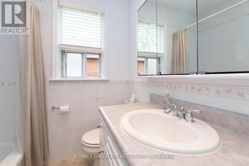 26 Edgecroft Road, Toronto, ON - Indoor Photo Showing Bathroom