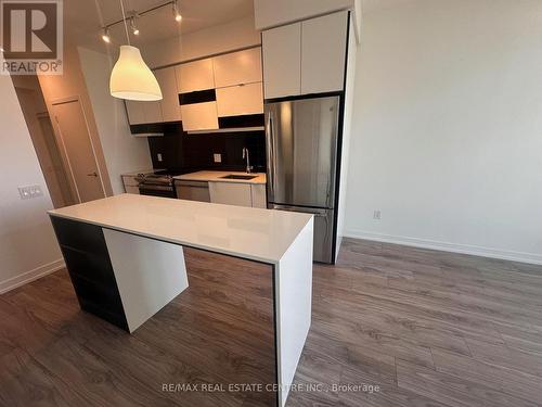 4312 - 4065 Confederation Parkway, Mississauga, ON - Indoor Photo Showing Kitchen