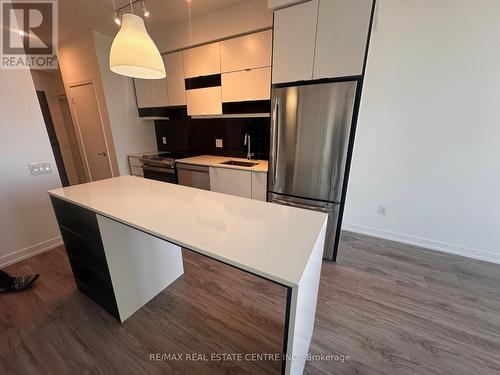 4312 - 4065 Confederation Parkway, Mississauga, ON - Indoor Photo Showing Kitchen