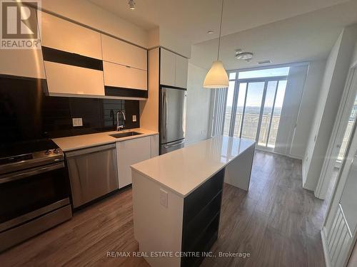 4312 - 4065 Confederation Parkway, Mississauga, ON - Indoor Photo Showing Kitchen