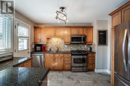 30 Crystal Court, Hamilton (Riverdale), ON - Indoor Photo Showing Kitchen