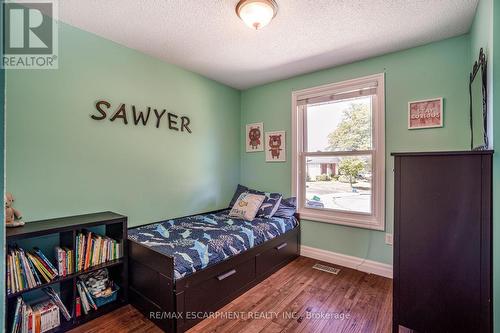 30 Crystal Court, Hamilton (Riverdale), ON - Indoor Photo Showing Bedroom