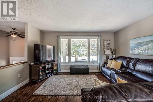 30 Crystal Court, Hamilton (Riverdale), ON - Indoor Photo Showing Living Room