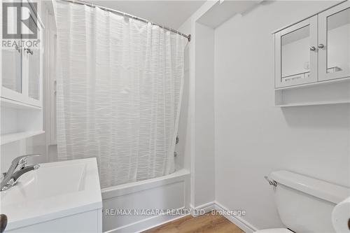 24 Victoria Street, St. Catharines, ON - Indoor Photo Showing Bathroom