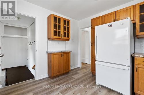 24 Victoria Street, St. Catharines, ON - Indoor Photo Showing Kitchen