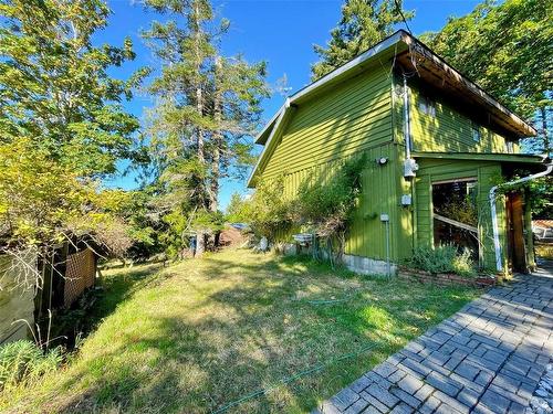 915 Mount Rd, Hornby Island, BC 