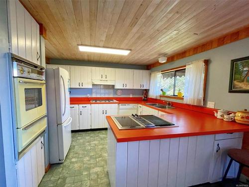 915 Mount Rd, Hornby Island, BC 