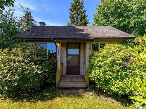 6100 Island Hwy West, Qualicum Beach, BC 