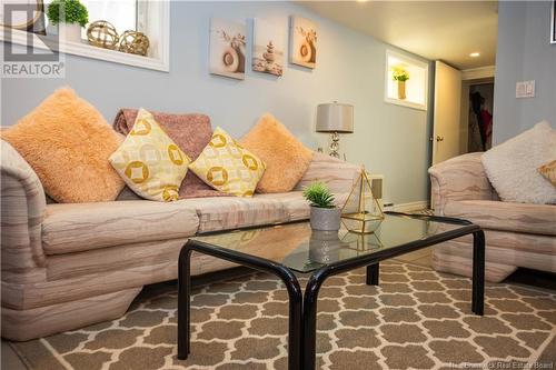 118 Oakland Avenue, Moncton, NB - Indoor Photo Showing Living Room