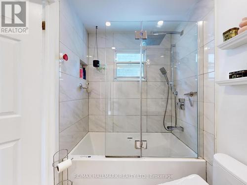 28 Bishop Crescent, Markham, ON - Indoor Photo Showing Bathroom