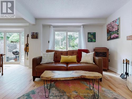 28 Bishop Crescent, Markham (Markham Village), ON - Indoor Photo Showing Living Room