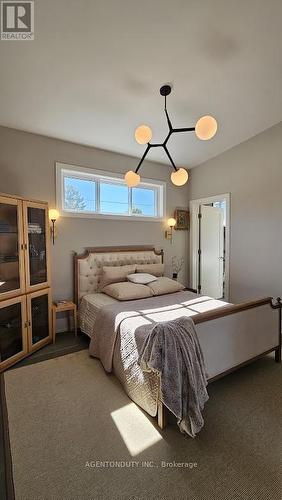 38 Betty Boulevard, Wasaga Beach, ON - Indoor Photo Showing Bedroom