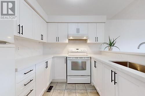 269 - 60 Barondale Drive, Mississauga (Hurontario), ON - Indoor Photo Showing Kitchen