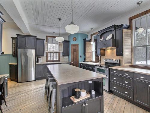 Kitchen - 2 Ch. Mountain, Bolton-Est, QC - Indoor Photo Showing Kitchen With Upgraded Kitchen