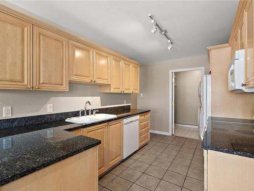 116-165 Kimta Rd, Victoria, BC - Indoor Photo Showing Kitchen