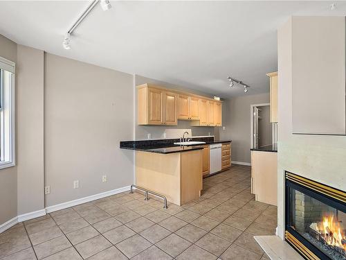 116-165 Kimta Rd, Victoria, BC - Indoor Photo Showing Kitchen