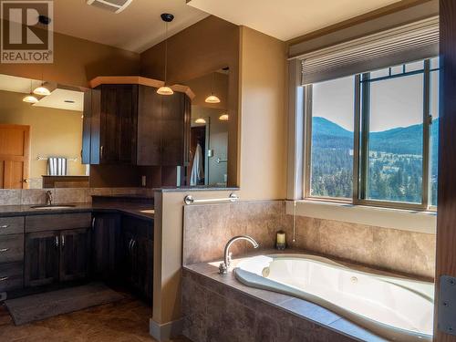 1460 Copper Mountain Court, Vernon, BC - Indoor Photo Showing Bathroom