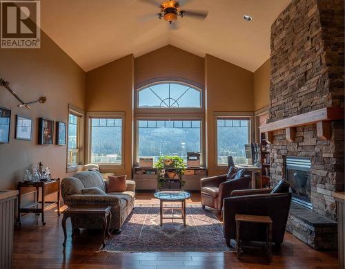 1460 Copper Mountain Court, Vernon, BC - Indoor Photo Showing Living Room With Fireplace