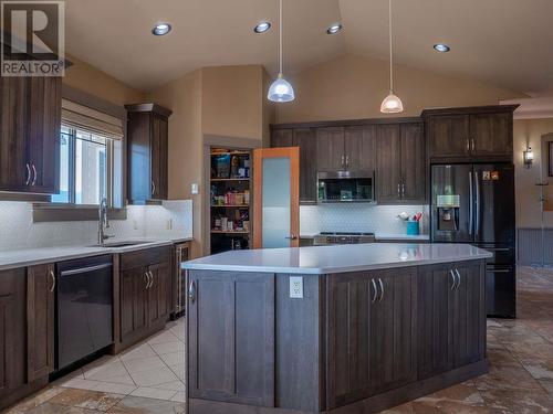 1460 Copper Mountain Court, Vernon, BC - Indoor Photo Showing Kitchen With Upgraded Kitchen