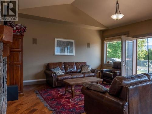 1460 Copper Mountain Court, Vernon, BC - Indoor Photo Showing Living Room