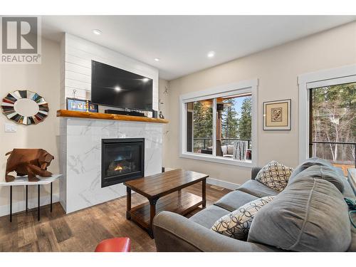 4120 20 Street, Salmon Arm, BC - Indoor Photo Showing Living Room With Fireplace