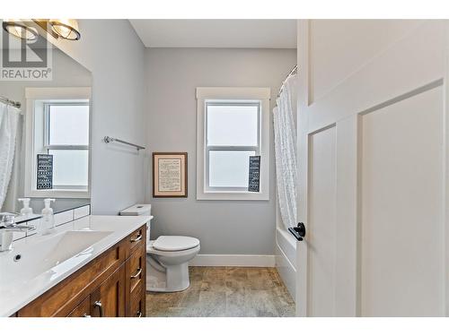 4120 20 Street, Salmon Arm, BC - Indoor Photo Showing Bathroom