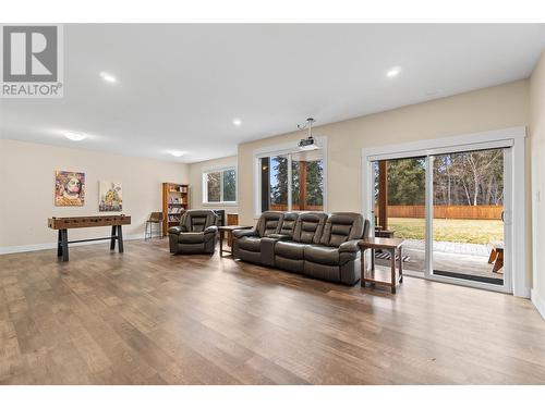 4120 20 Street, Salmon Arm, BC - Indoor Photo Showing Living Room