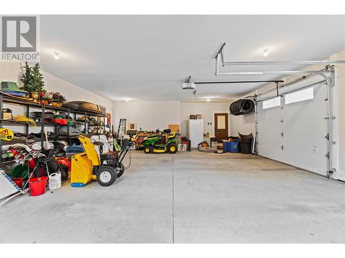 4120 20 Street, Salmon Arm, BC - Indoor Photo Showing Garage