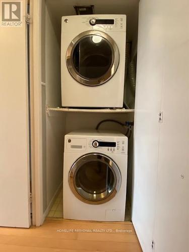 617 - 44 St Joseph Street, Toronto (Bay Street Corridor), ON - Indoor Photo Showing Laundry Room