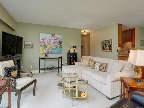 402-2920 Cook St, Victoria, BC - Indoor Photo Showing Living Room