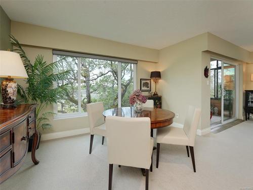 402-2920 Cook St, Victoria, BC - Indoor Photo Showing Dining Room