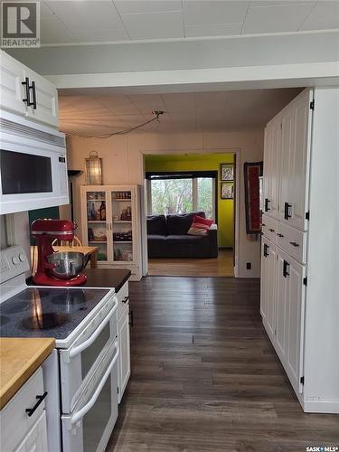 713 Beharrel Street, Oxbow, SK - Indoor Photo Showing Kitchen