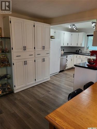 713 Beharrel Street, Oxbow, SK - Indoor Photo Showing Kitchen