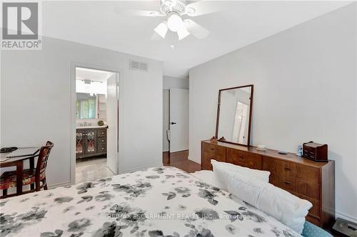 227 Silverbirch Boulevard, Hamilton, ON - Indoor Photo Showing Bedroom