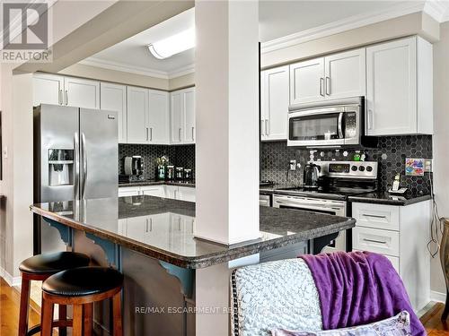 2252 Fairbairn Court, Oakville, ON - Indoor Photo Showing Kitchen