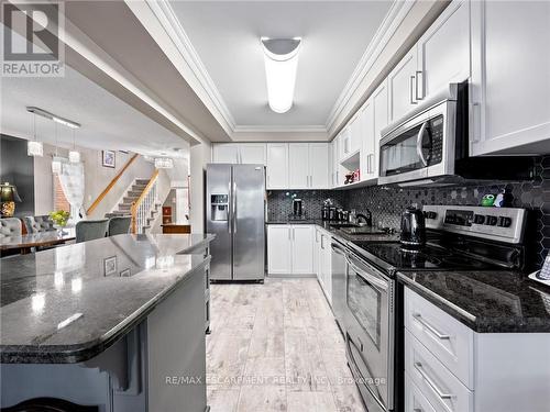 2252 Fairbairn Court, Oakville (West Oak Trails), ON - Indoor Photo Showing Kitchen With Upgraded Kitchen