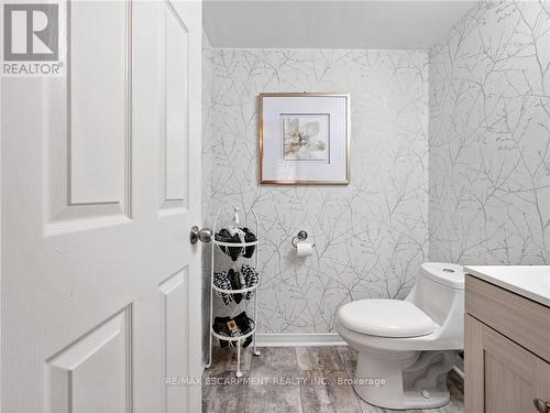 2252 Fairbairn Court, Oakville (West Oak Trails), ON - Indoor Photo Showing Bathroom