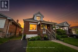 16 TRAGINA AVENUE S  Hamilton, ON L8K 2Z1