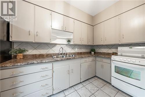 16 Tragina Avenue S, Hamilton, ON - Indoor Photo Showing Kitchen With Double Sink